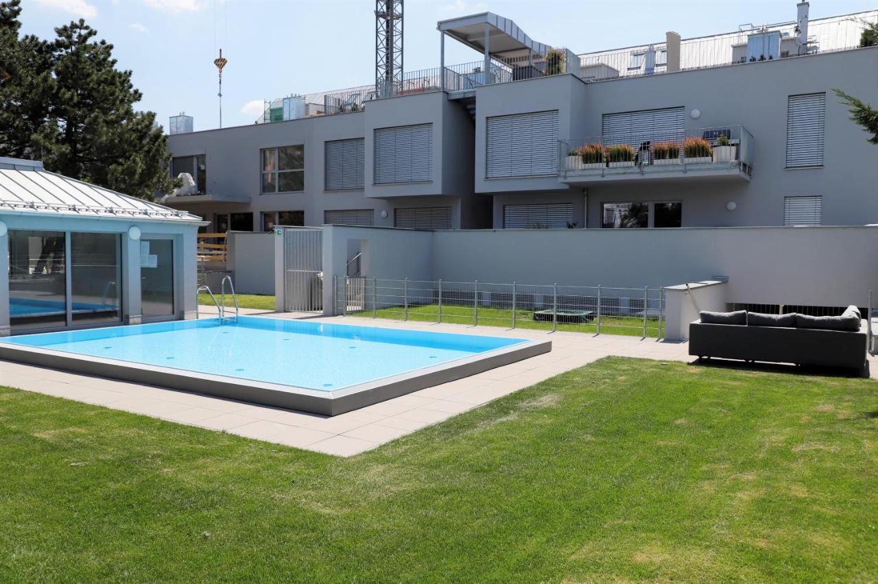 Yellow Flower Apartment With Pool - 5 Min To Lake Vienna Exterior photo