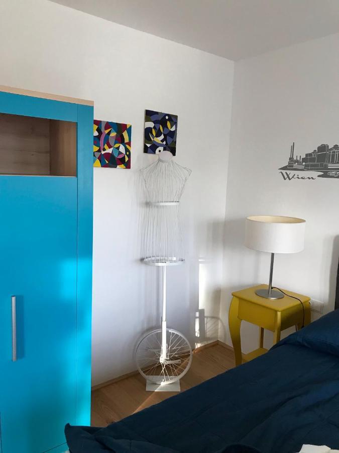 Yellow Flower Apartment With Pool - 5 Min To Lake Vienna Exterior photo